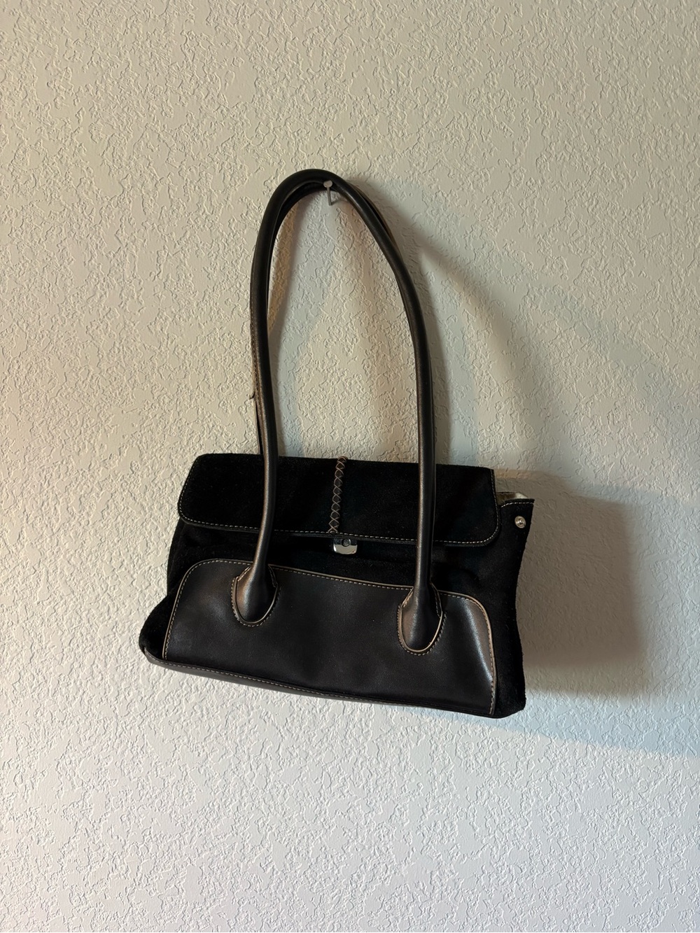Classic Black Shoulder Bag with Contrast Stitching